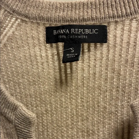Banana Republic Beige V-Neck Cashmere Sweater, Size Small - Picture 2 of 7
